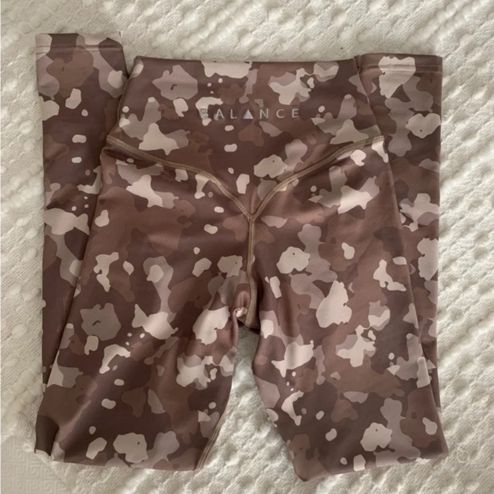 Vitality Camo Leggings (NWT)